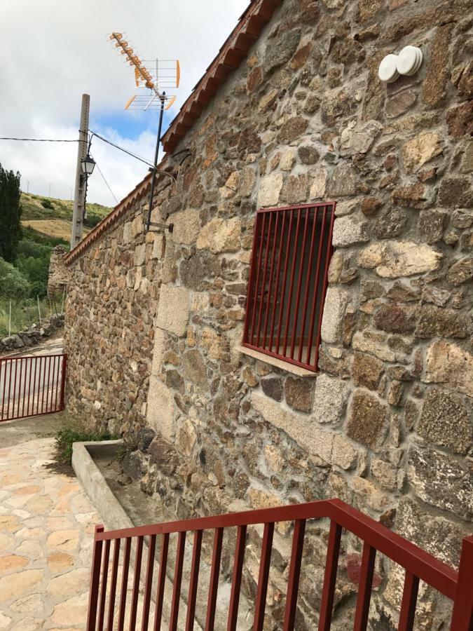 Casa Sierra De Gredos Guest House Navasequilla ภายนอก รูปภาพ